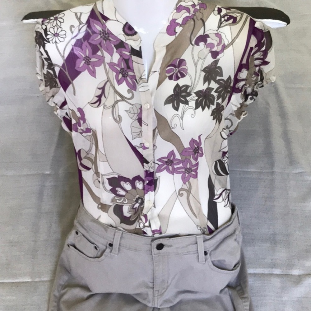 LEVI STRAUSS LADIES KHAKI JEANS & BLOUSE OUTFIT.